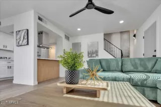 Photo #3: 6892085 Listing 