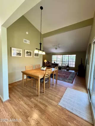 Photo #5: 6892096 Listing