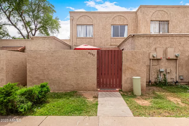 MLS: 6892338 Condo For Sale