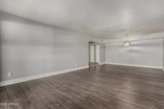 Photo #5: 6892539 Listing