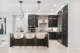 Photo #2: 6892634 Listing 