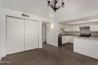 Photo #4: 6892671 Listing