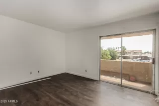 Photo #6: 6892671 Listing