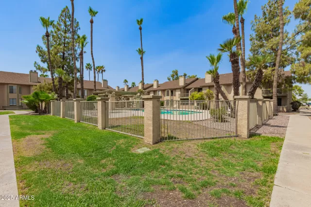 MLS: 6892906 Condo For Sale