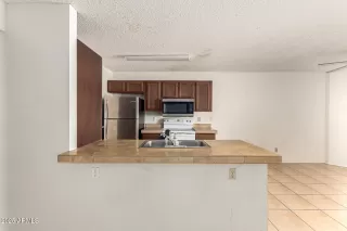 Photo #3: 6892906 Listing