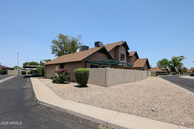 MLS: 6893093 Condo For Sale