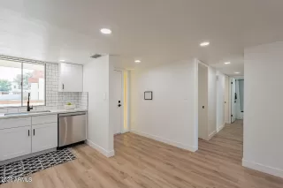 Photo #4: 6893433 Listing