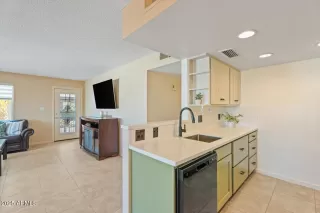 Photo #6: 6893629 Listing
