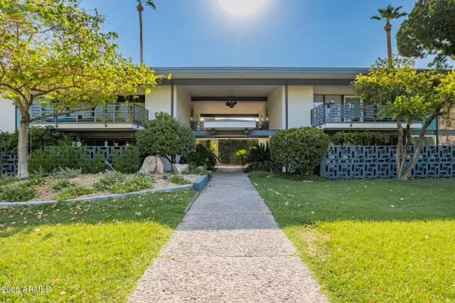 MLS: 6893648 Condo For Sale