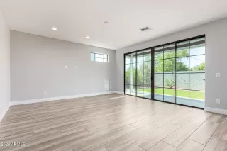 Photo #3: 6893691 Listing