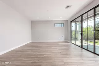 Photo #4: 6893691 Listing