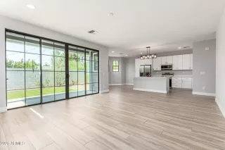 Photo #5: 6893691 Listing