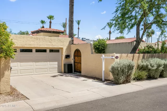 MLS: 6894169 Condo For Sale