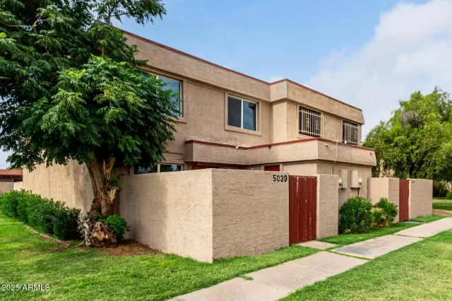 MLS: 6894461 Condo For Sale