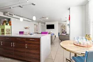 Photo #5: 6894626 Listing