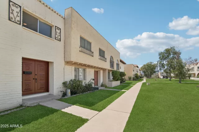 MLS: 6894814 Condo For Sale