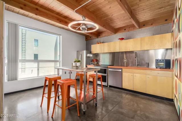 MLS: 6895118 Condo For Sale