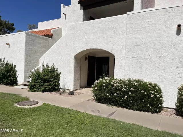 MLS: 6895151 Condo For Sale