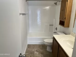 Photo #5: 6895151 Listing