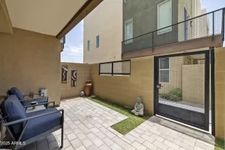 Photo #4: 6895248 Listing