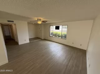 Photo #4: 6895495 Listing