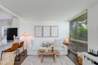 Photo #4: 6895819 Listing