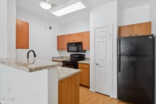 Photo #6: 6895869 Listing