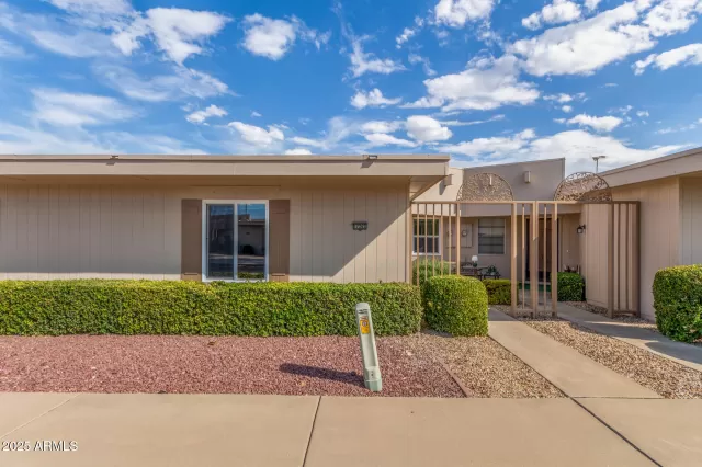 MLS: 6895924 Condo For Sale