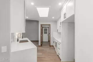 Photo #5: 6895924 Listing