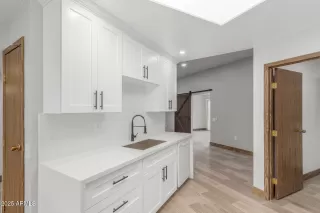 Photo #6: 6895924 Listing