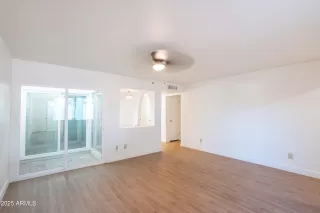 Photo #5: 6895930 Listing