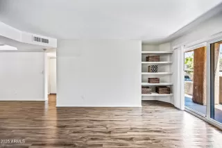 Photo #6: 6896066 Listing 