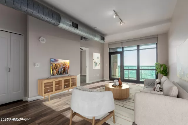 MLS: 6896136 Condo For Sale