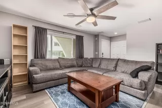 Photo #4: 6896169 Listing