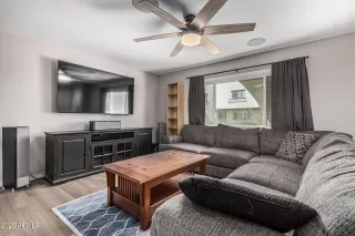 Photo #5: 6896169 Listing