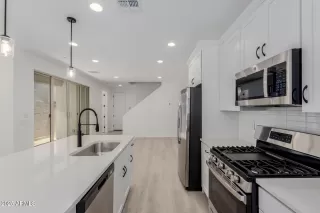 Photo #2: 6896243 Listing