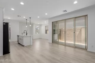 Photo #4: 6896243 Listing