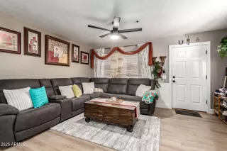 Photo #4: 6896298 Listing 