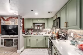 Photo #5: 6896298 Listing 