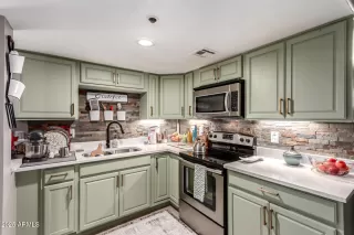 Photo #6: 6896298 Listing 
