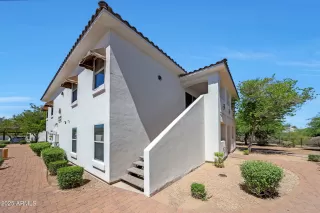 Browse active condo listings in CASITAS MONTANA