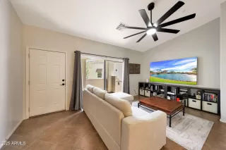 Photo #4: 6896425 Listing