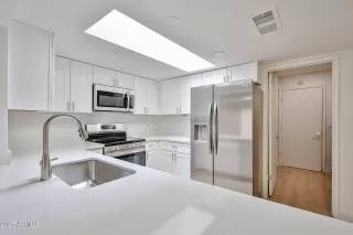 Photo #2: 6896586 Listing 