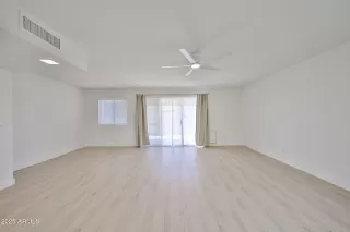 Photo #6: 6896586 Listing 