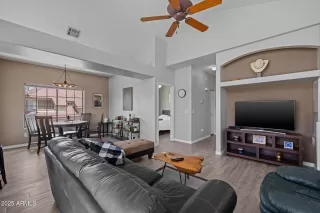 Photo #4: 6896661 Listing