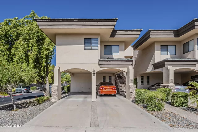 MLS: 6896683 Condo For Sale