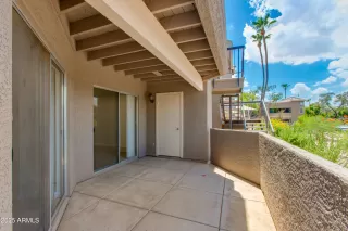 Photo #6: 6896689 Listing