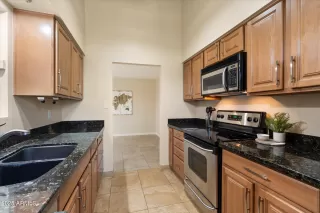 Photo #5: 6897058 Listing