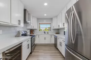 Photo #3: 6897078 Listing