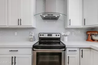 Photo #6: 6897078 Listing